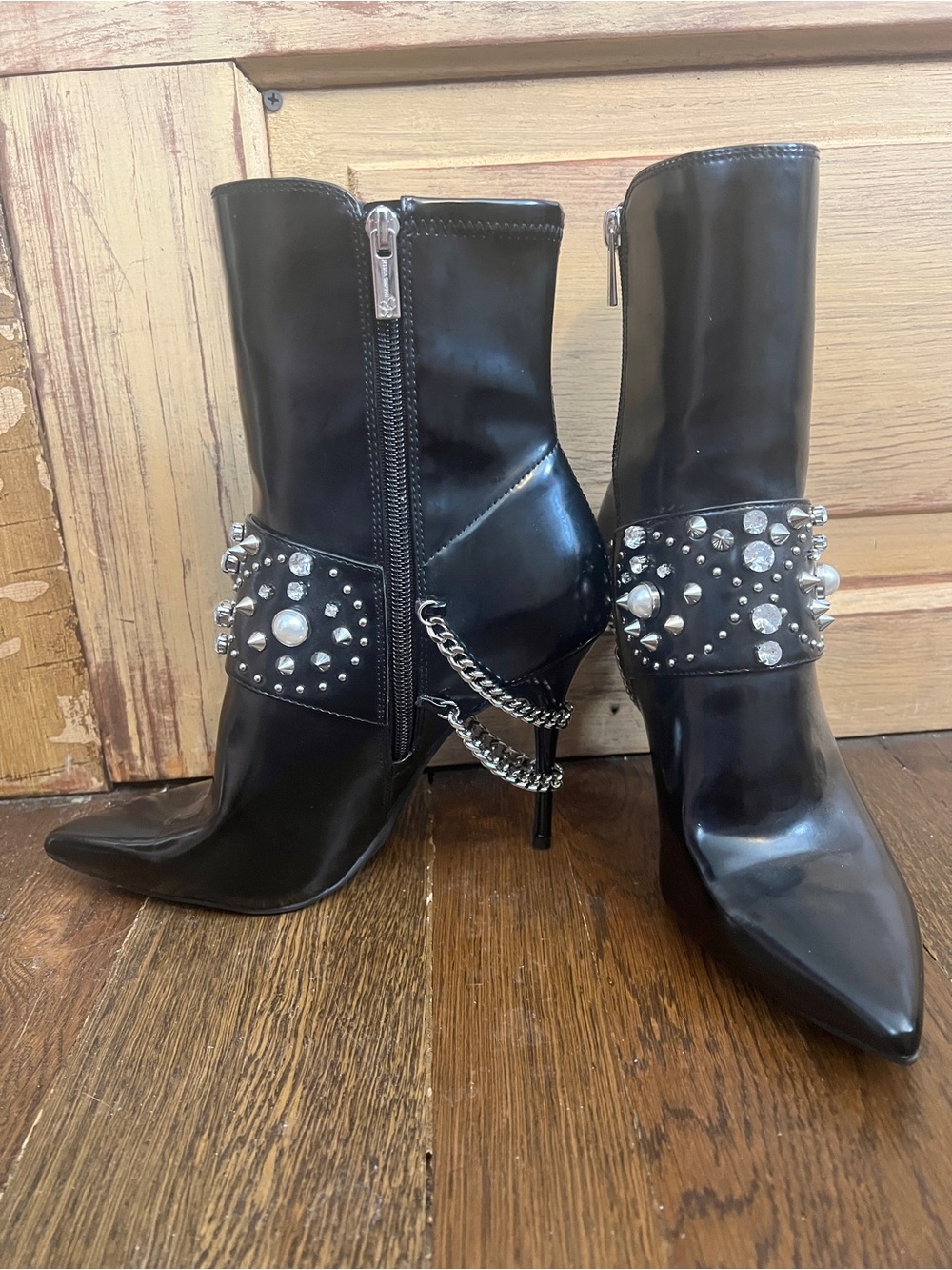 NWOB Jessica Simpson Black Pointed-Toe Stud & Pearl Chain Ankle Boots